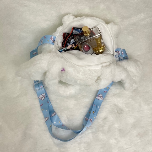 $15 Super Cute Cinnamoroll White Plush Hand, Shoulder and Crossbody Small Bag - Picture 4 of 5